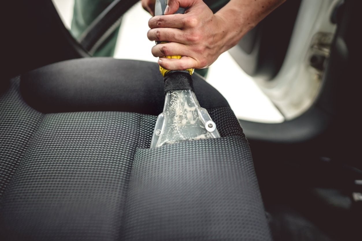 Limpieza profunda de tapicerías de coche en Madrid, servicio especializado de MasterCleen